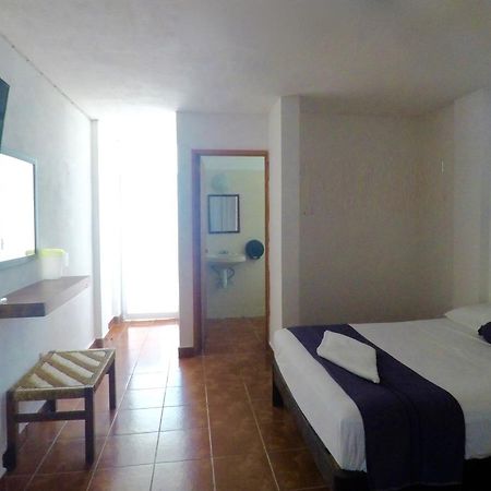 פוארטו אסקונדידו Hotel Mayflower מראה חיצוני תמונה