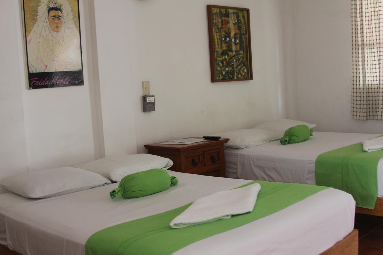 פוארטו אסקונדידו Hotel Mayflower מראה חיצוני תמונה