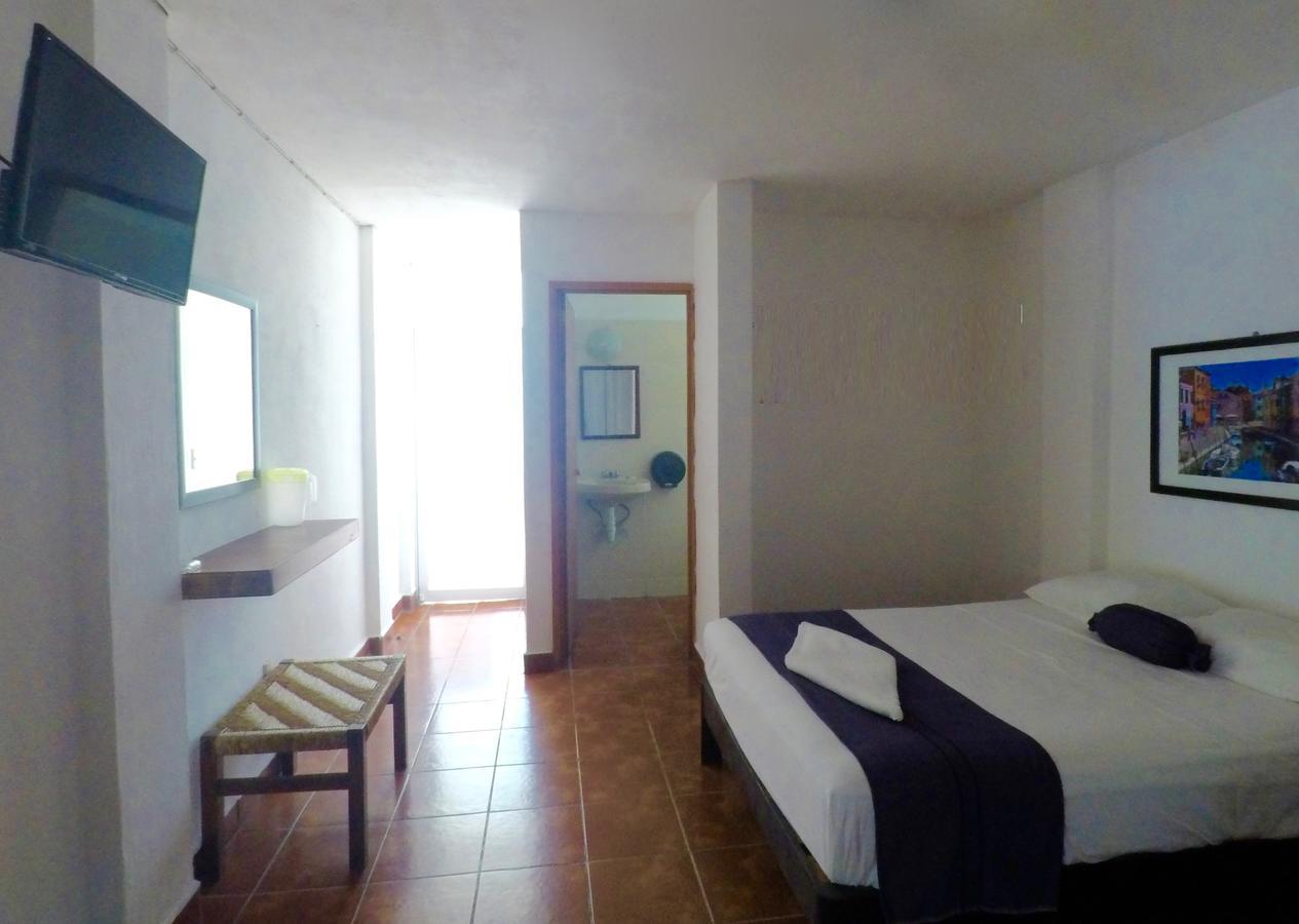 פוארטו אסקונדידו Hotel Mayflower מראה חיצוני תמונה